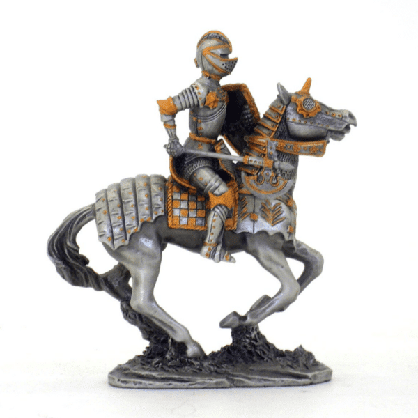 Figurine - Cavalier avec son marteau tranchant