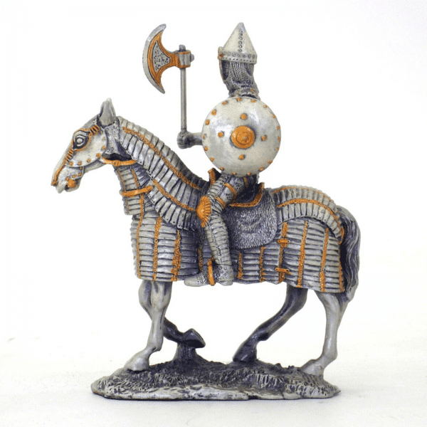Figurine - Cavalier sur sa monture avec son bouclier rond et son marteau tranchant
