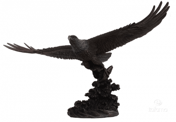 Figurine d'un aigle volant majestueusement