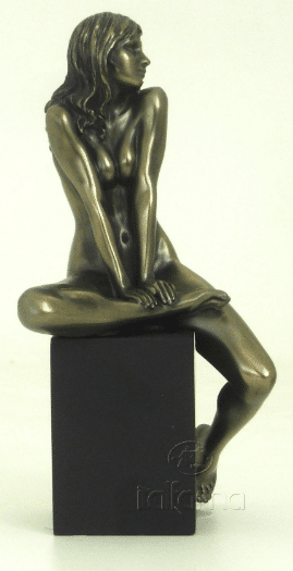 Figurine - Femme dénudée fuyant le regard