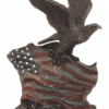 Figurine - Aigle posé sur le drapeau des Etats-Unis d'Amérique